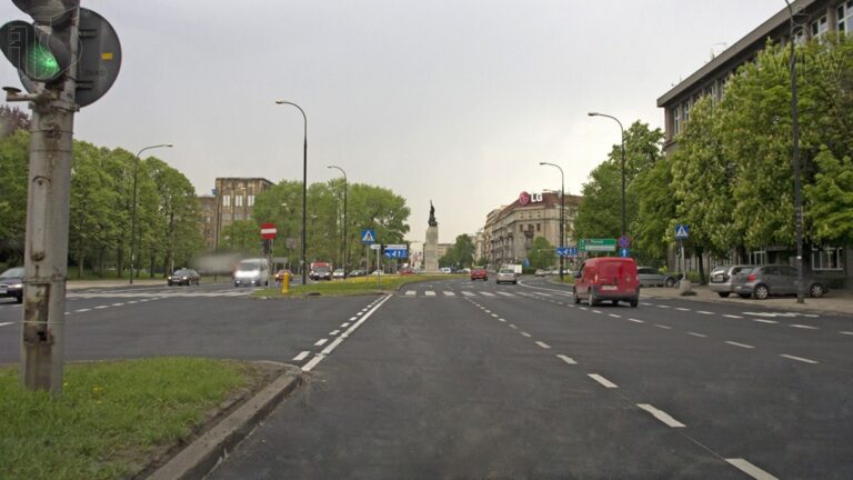 Dr Prawko odpowiada: Czy wolno Ci skręcić w lewo przed przejściem dla p…