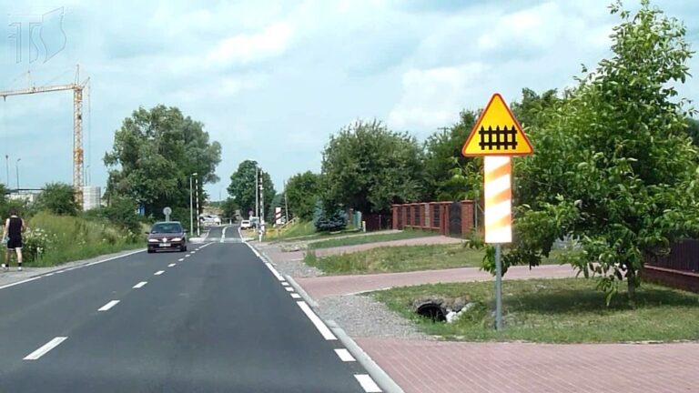 Dr Prawko odpowiada: Czy przed wjazdem na przejazd kolejowy oznaczony t…
