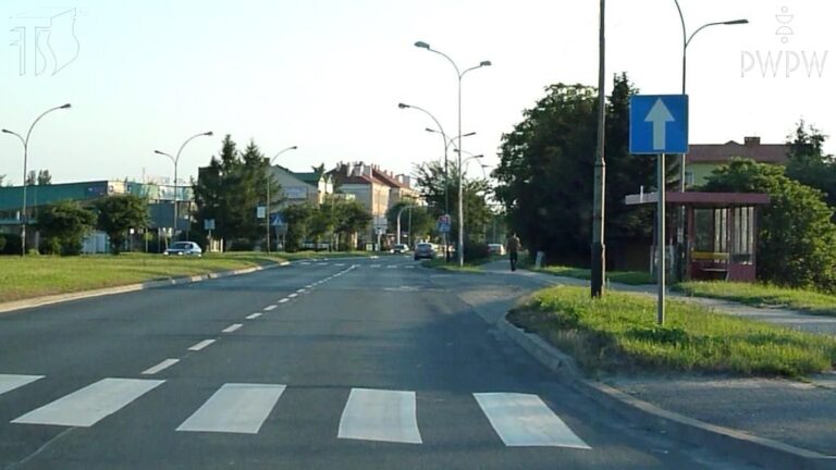 Dr Prawko odpowiada: Czy ten znak informuje Cię, że na najbliższym skrz…