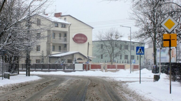 Dr Prawko odpowiada: Masz zamiar skręcić w prawo na widocznym skrzyżowa…