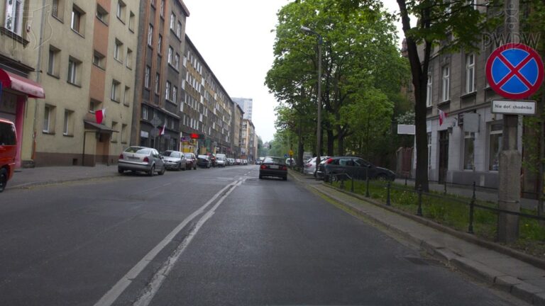 Dr Prawko odpowiada: Czy za tym znakiem masz prawo zatrzymać samochód o…