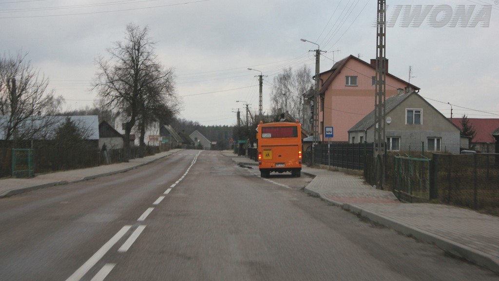 Dr Prawko odpowiada: Czy zbliżając się do miejsca postoju autobusu szko…