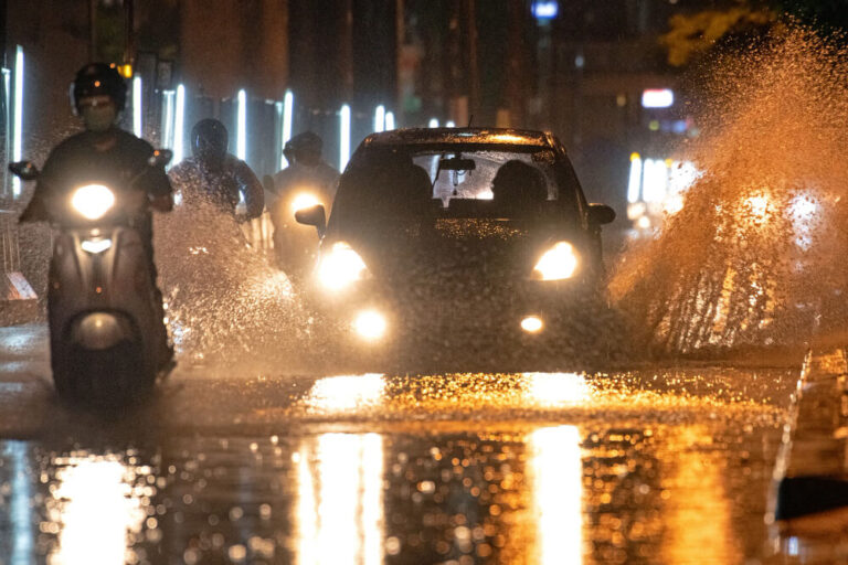 światła mijania do jazdy w deszczu